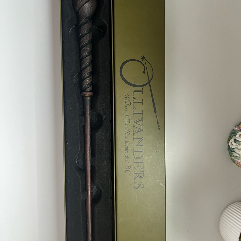 Ollivanders Harry Potter Wand with Box